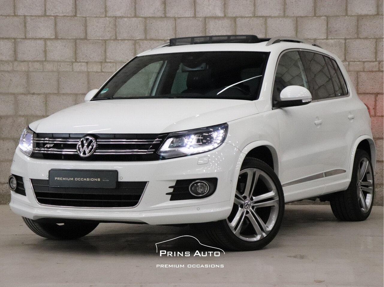 Volkswagen Tiguan - 1.4 TSI R-Line Edition |PANO|CRUISE|AUTOMAAT| - AutoWereld.nl