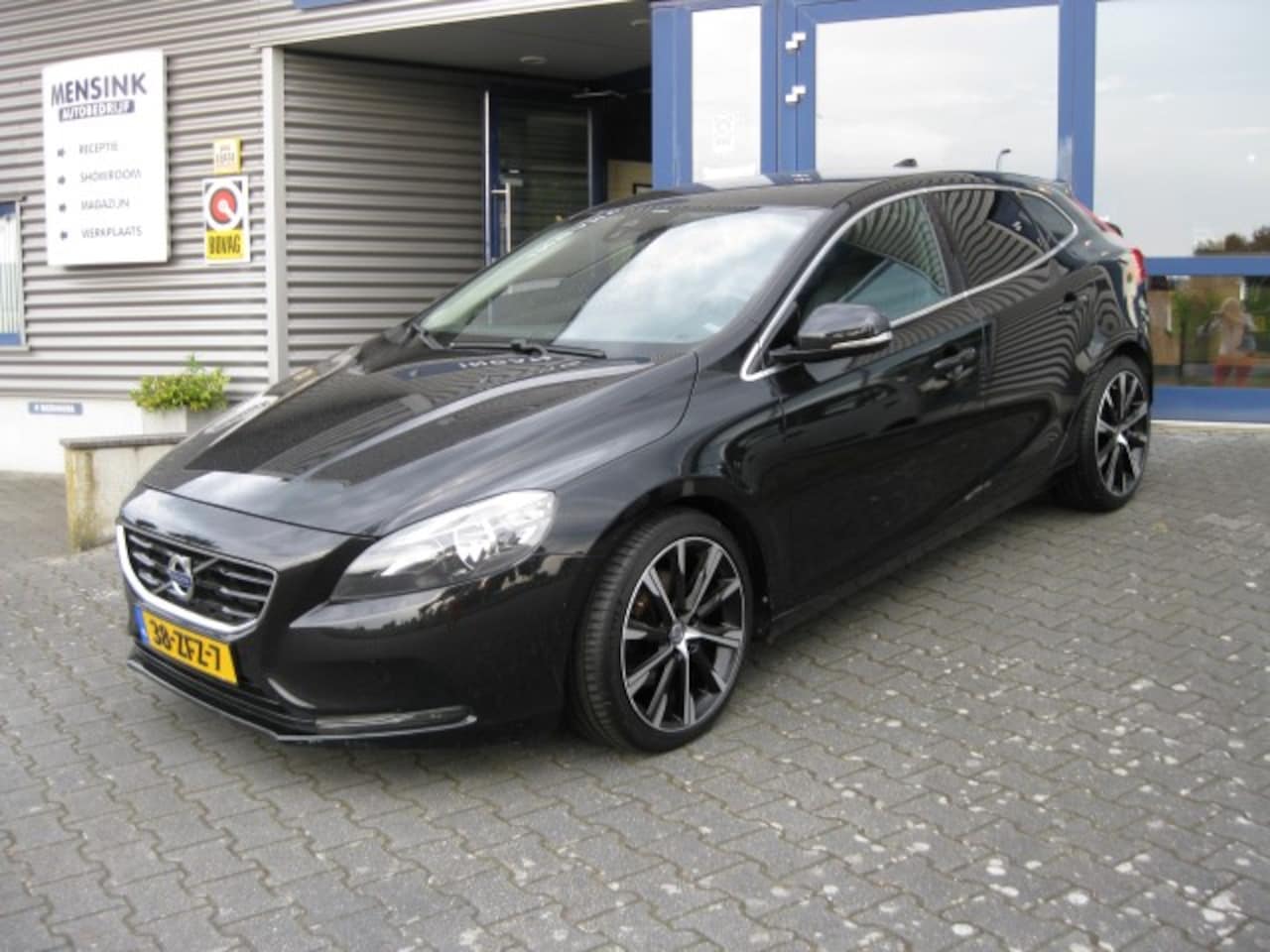 Volvo V40 - 1.6 T3 Momentum 1.6 T3 150PK Momentum - AutoWereld.nl