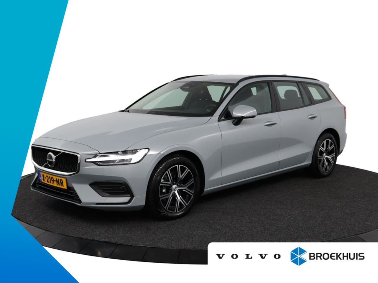 Volvo V60 - B3 Essential Edition | Stoel & stuurwielverwarming | High performance audio | Park assist - AutoWereld.nl