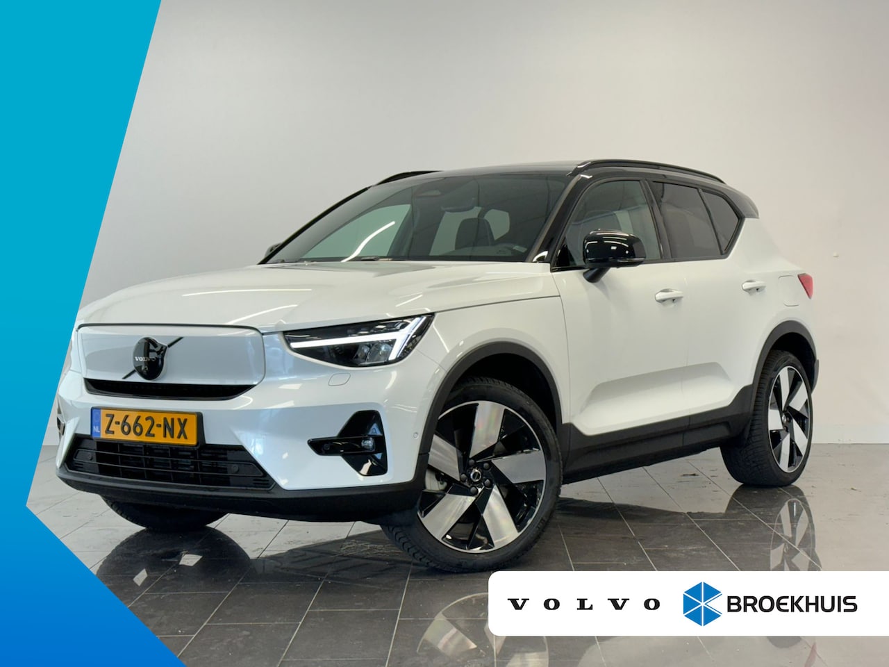 Volvo XC40 - Single Motor Extended Range Ultimate 82 kWh | Pano | 360 Camera | 20" wielen | Zwarte logo - AutoWereld.nl