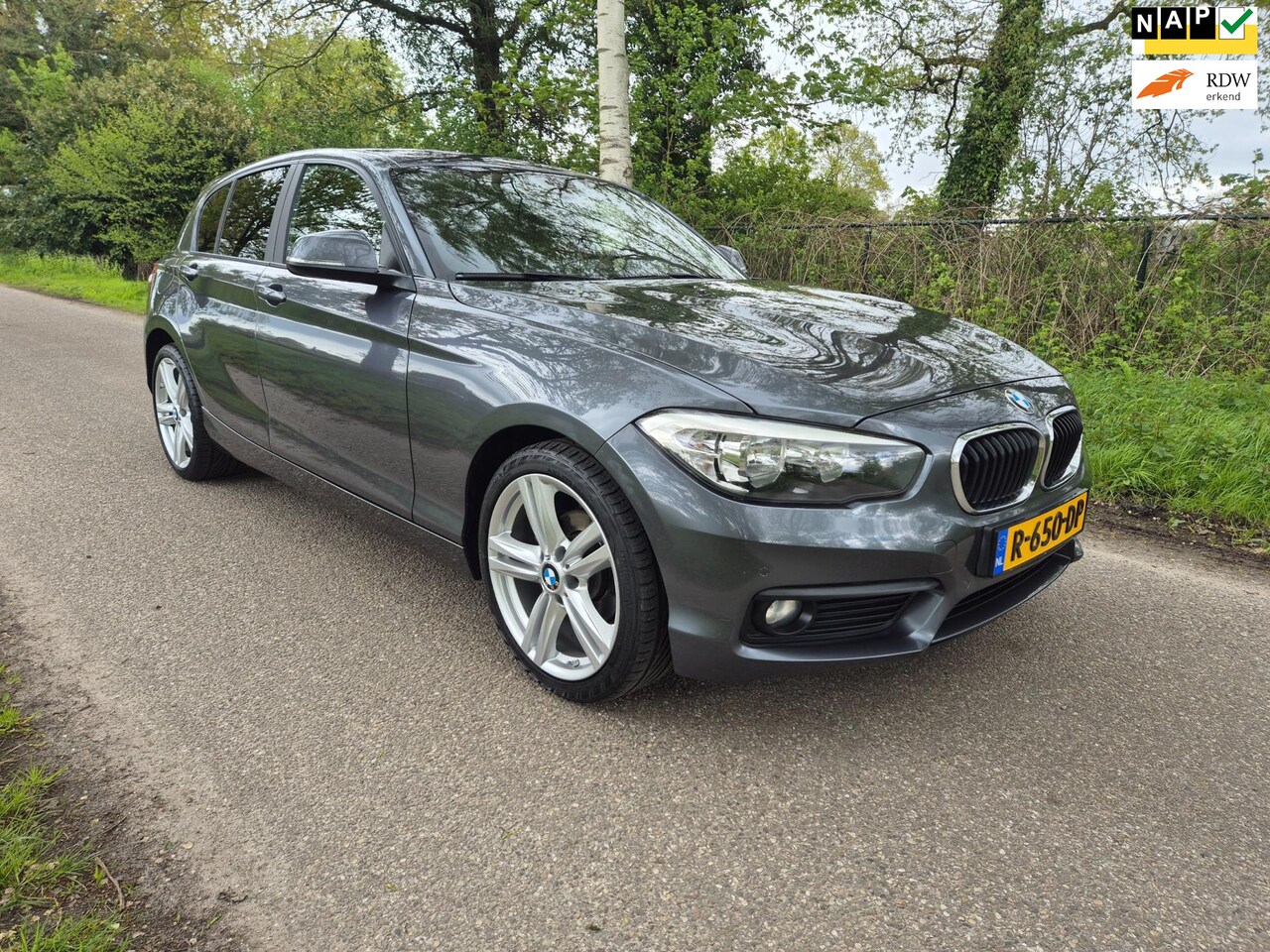 BMW 1-serie - 116i Sport Shadow Edition navigatie sportstoelen - AutoWereld.nl