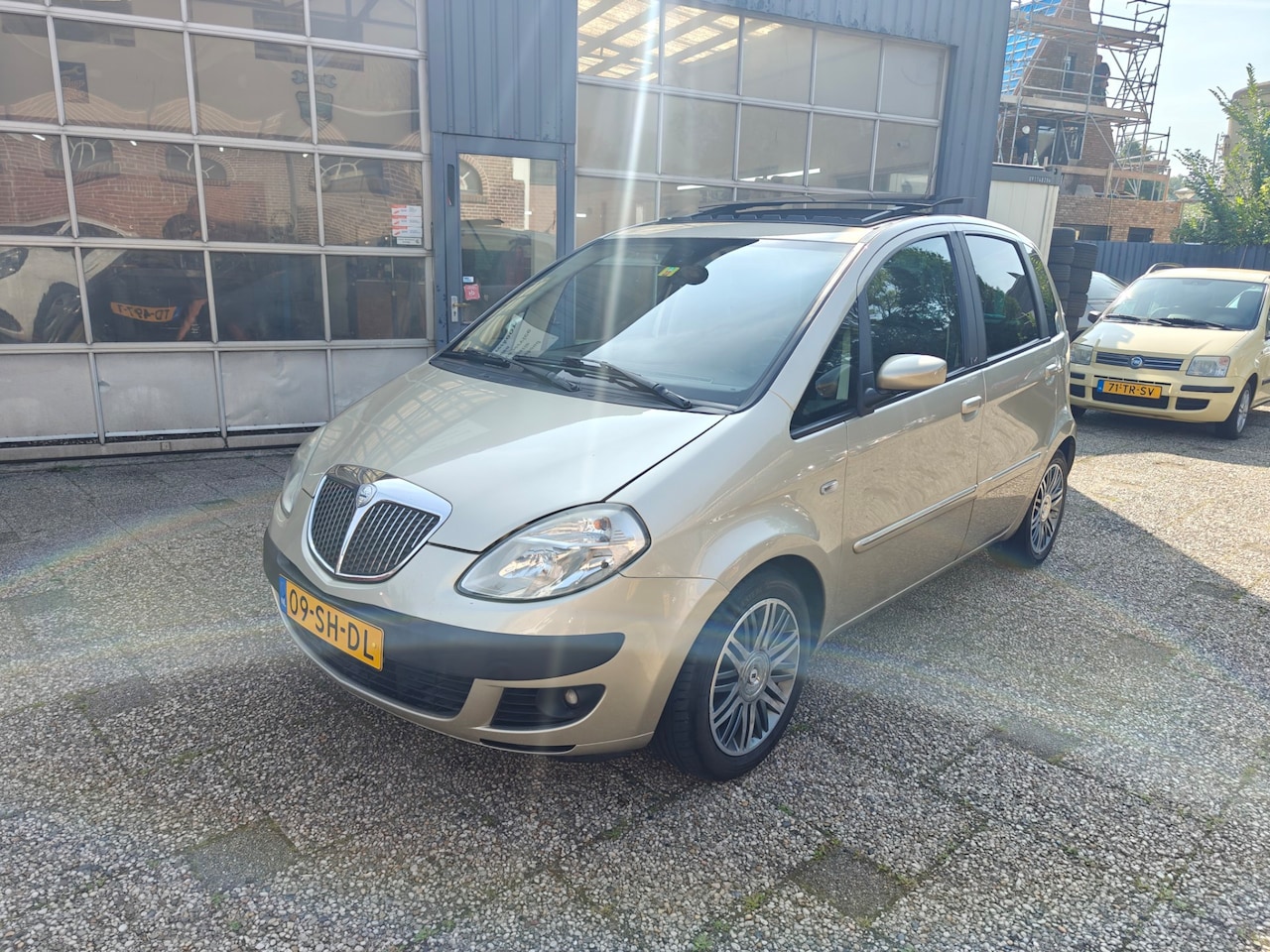 Lancia Musa - 1.4-16V Platino AUT/CRUISE/AIRCO/LEDER/DAKJE/APK - AutoWereld.nl