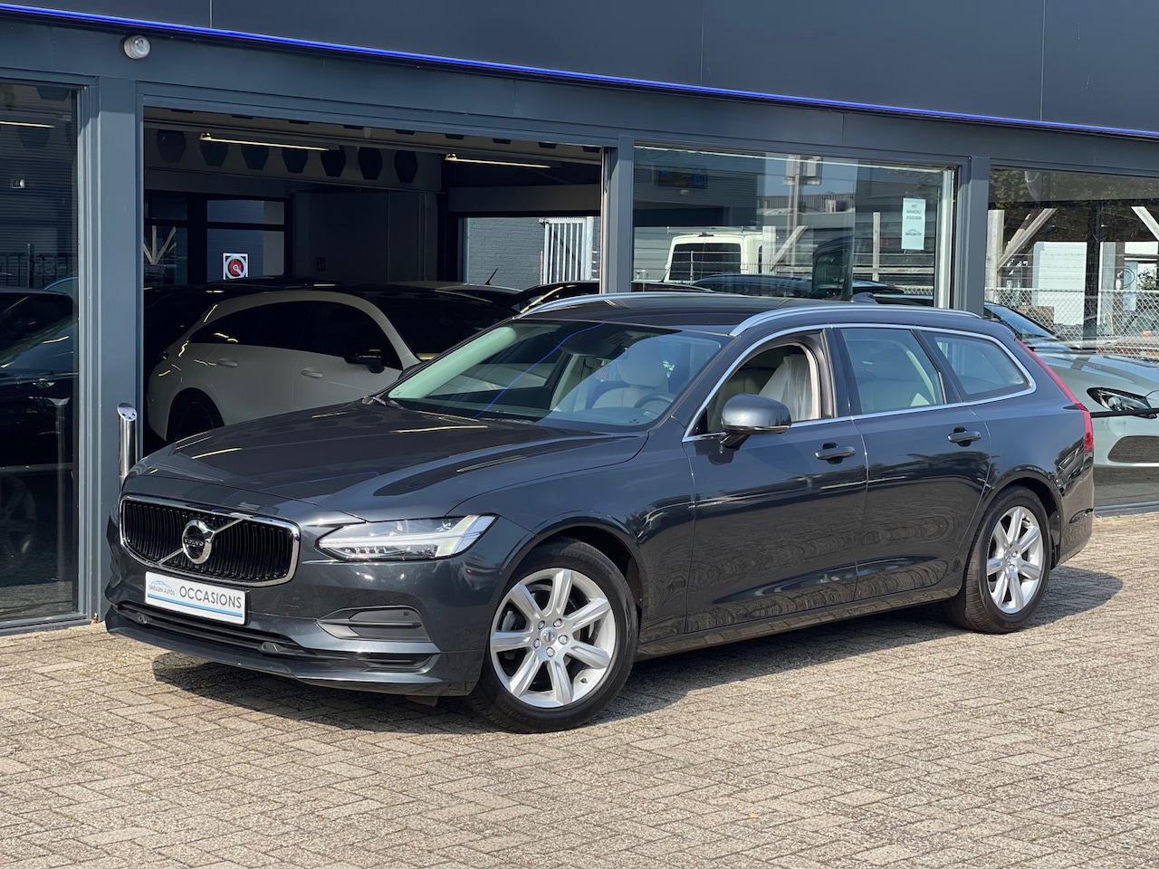 Volvo V90 - 2.0 D3 Momentum LEDER/LED/SIDEASSIST/KEYLESS - AutoWereld.nl