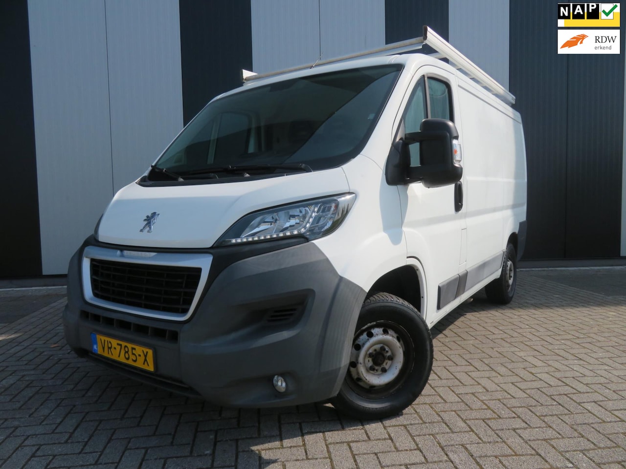 Peugeot Boxer - 330 2.2 HDI L1H2 XR 330 2.2 HDI L1H2 XR - AutoWereld.nl