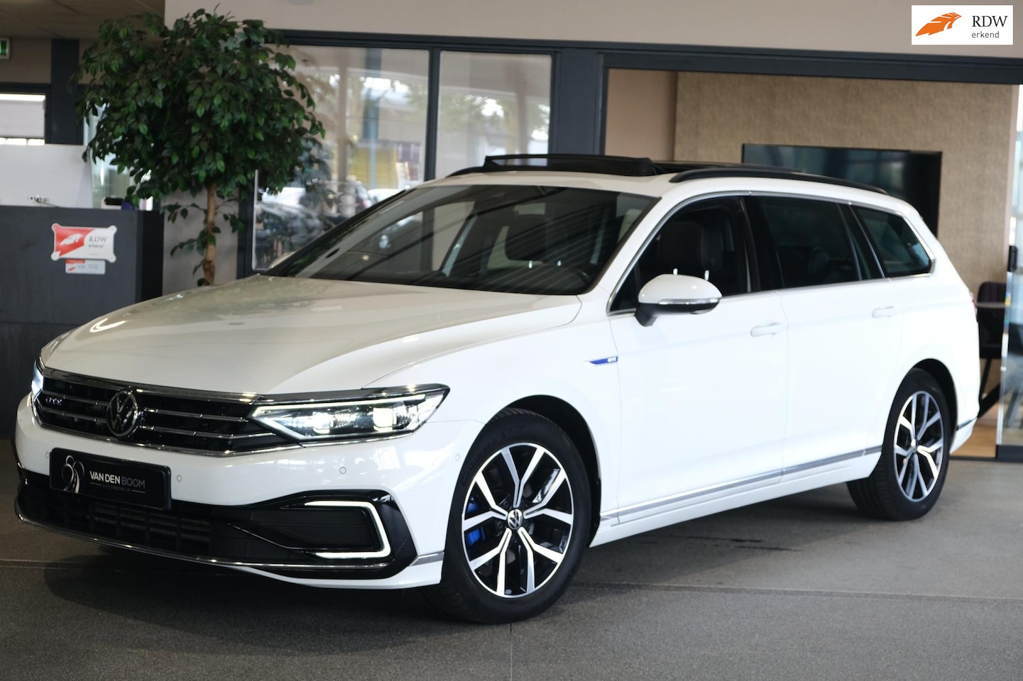 Volkswagen Passat Variant - 1.4 TSI PHEV GTE Pano Virtual 360 Navi Leder Dynaudio Led - AutoWereld.nl