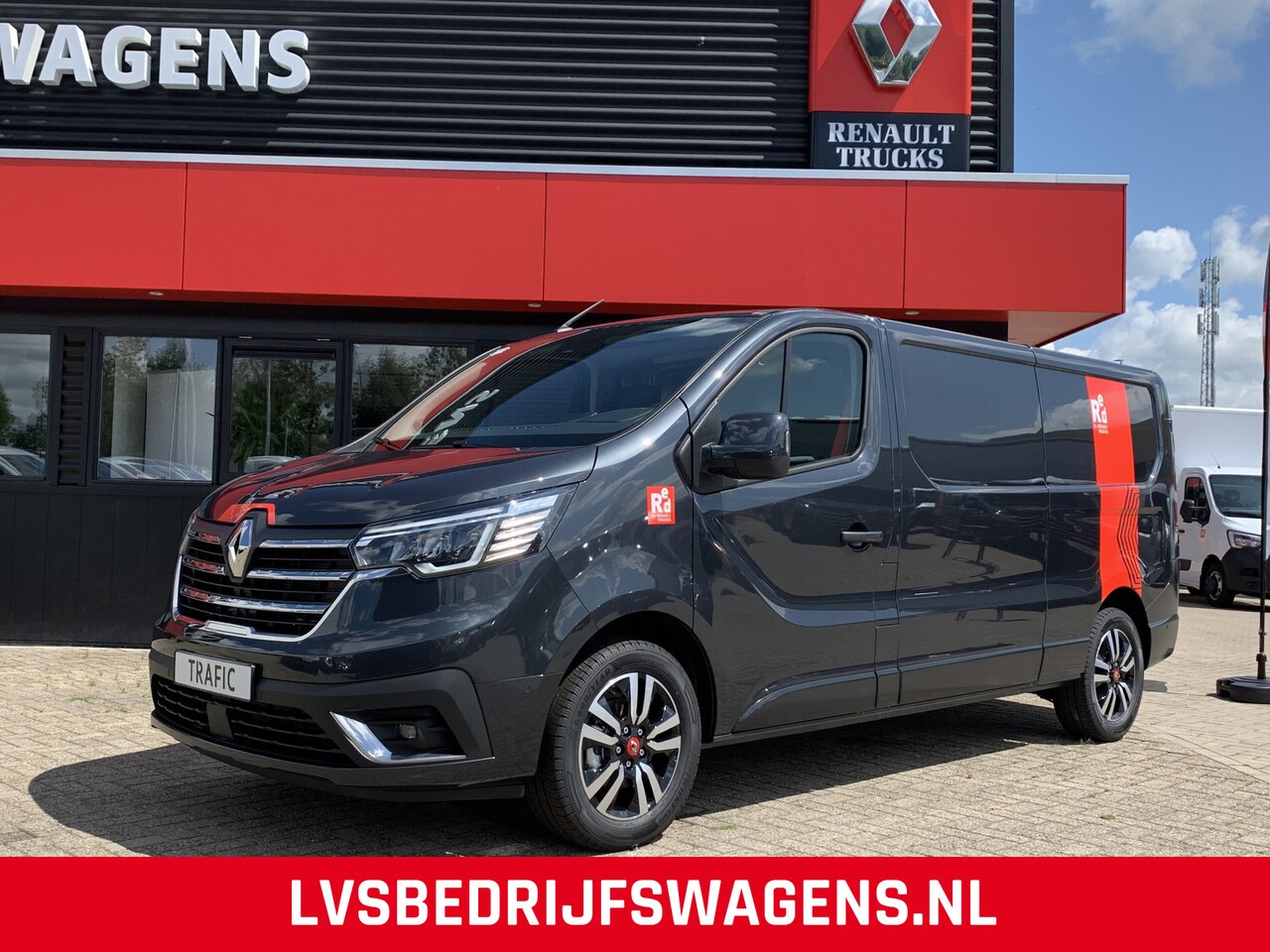 Renault Trafic - Exclusive T30 2.0 dCi 150 PK L2H1 17inch velgen, Compleet laadruimte betimmering, Trekhaak - AutoWereld.nl