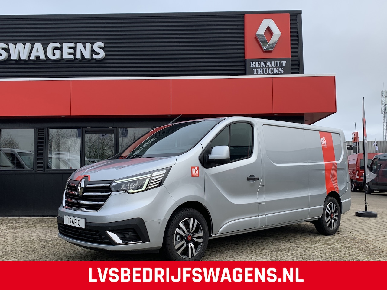 Renault Trafic - Exclusive T30 2.0 dCi 150 PK L2H1 17 inch velgen, Trekhaak, Apple Carplay - AutoWereld.nl