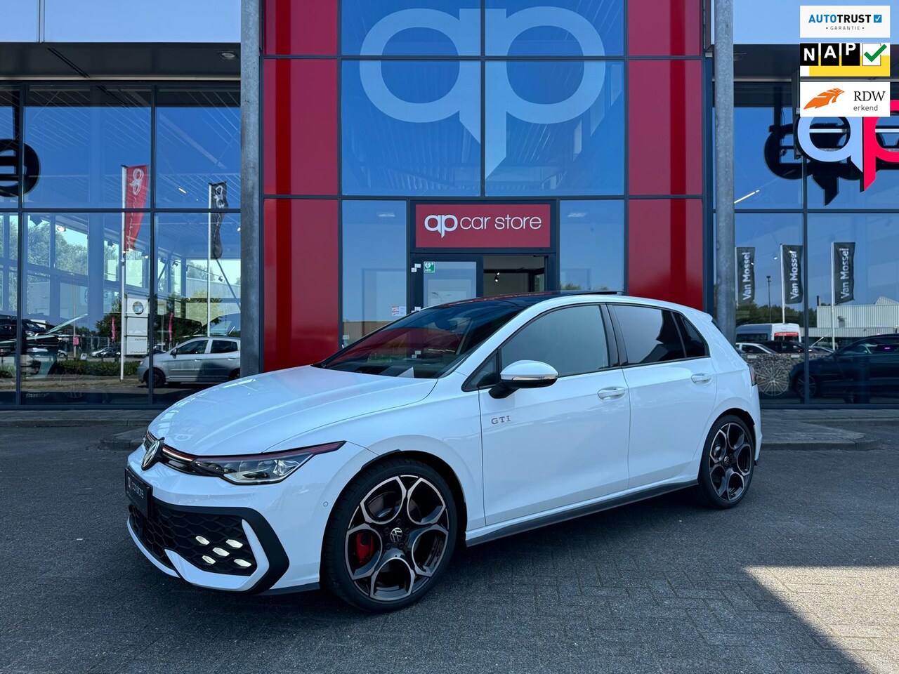 Volkswagen Golf - 2.0 TSI 8.5 GTI Full option Panorama H/K LED Matrix BTW - AutoWereld.nl