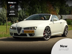 Alfa Romeo Spider - 1.7 T Exclusive | Carplay | Xenon | Bose Elekstoelen | Remote Spiderkap