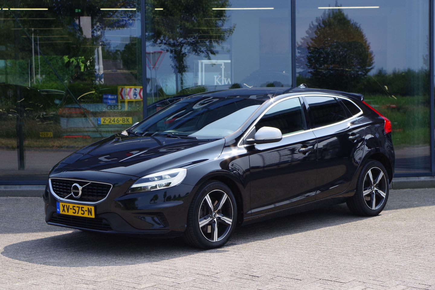 Volvo V40 - 1.5 T3 153 PK Automaat R-Design Polar+ Sport, Panoramadak, Harman / Kardon, Stoelverwarmin - AutoWereld.nl