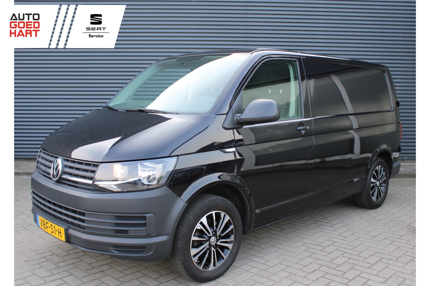 Volkswagen Transporter - 2.0 TDI L1H1 3-Persoons Airco Navigatie LM-Velgen NAP - AutoWereld.nl