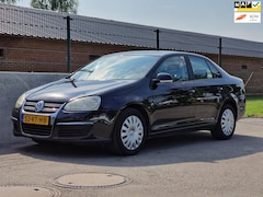 Volkswagen Jetta - 1.6 Trendline (Lage NAP km stand / Airco / Cruise / Trekhaak / APK 5-1-2025)