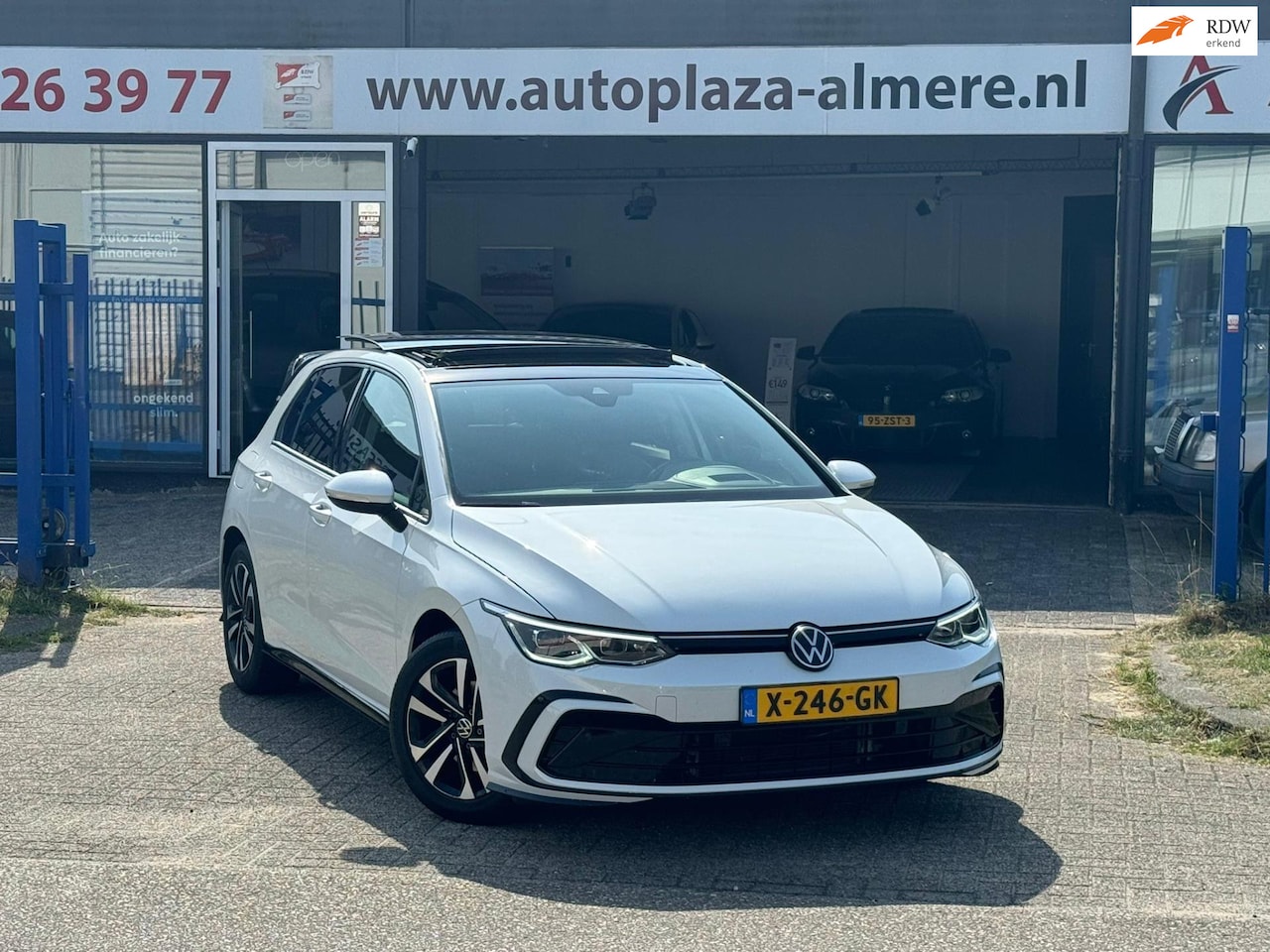 Volkswagen Golf - 1.5 TSI R-Line Pano Carplay Sfeerverlichting Head-up IQ Stoelverwarming Navi Pdc - AutoWereld.nl