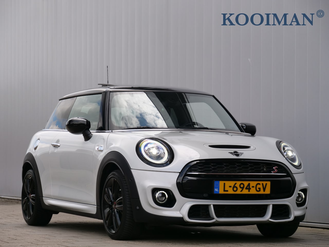 MINI Cooper S - Mini 2.0 179pk Hammersmith Automaat Navi / Apple Carplay / Camera / Pano-dak - AutoWereld.nl