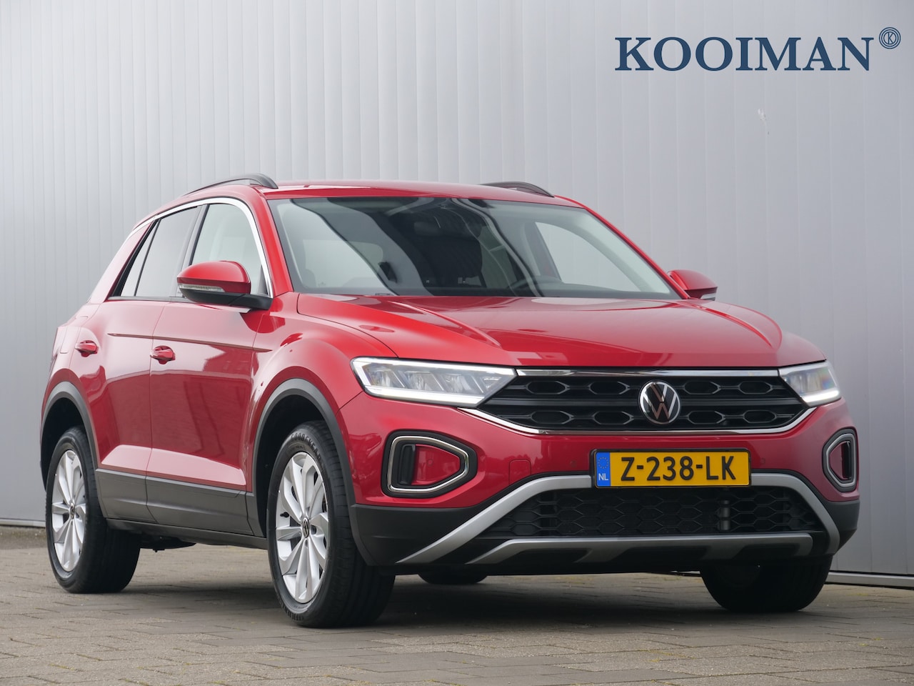 Volkswagen T-Roc - 1.0 TSI 110pk Life Apple Carplay / DAB / PDC - AutoWereld.nl