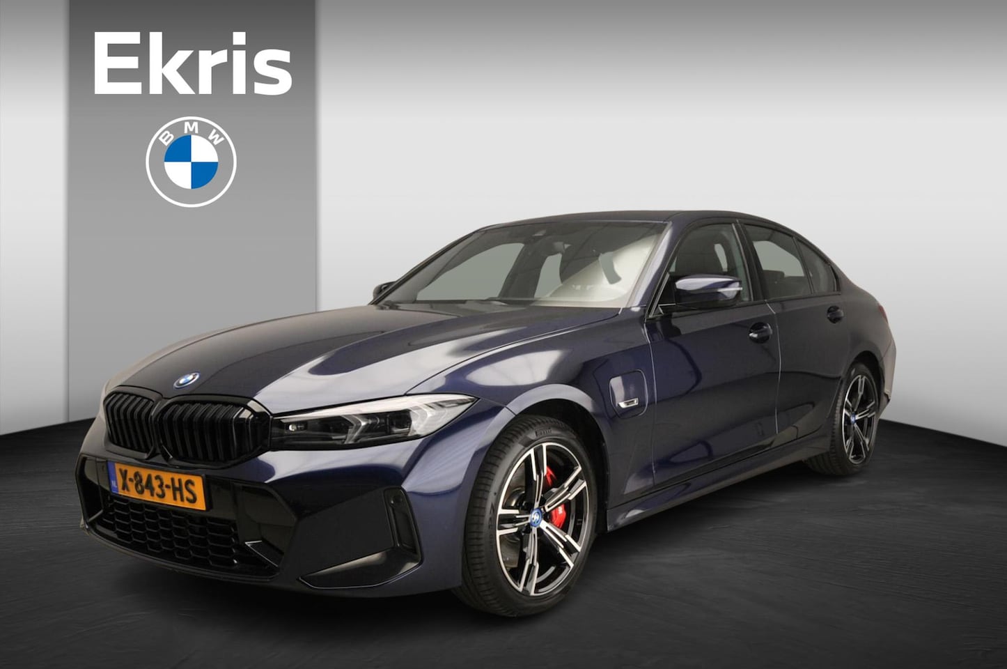 BMW 3-serie - Sedan 320e | M-Sportpakket | LED | Leder | Navigatie | Trekhaak | Stoelverwarming | Shadow - AutoWereld.nl