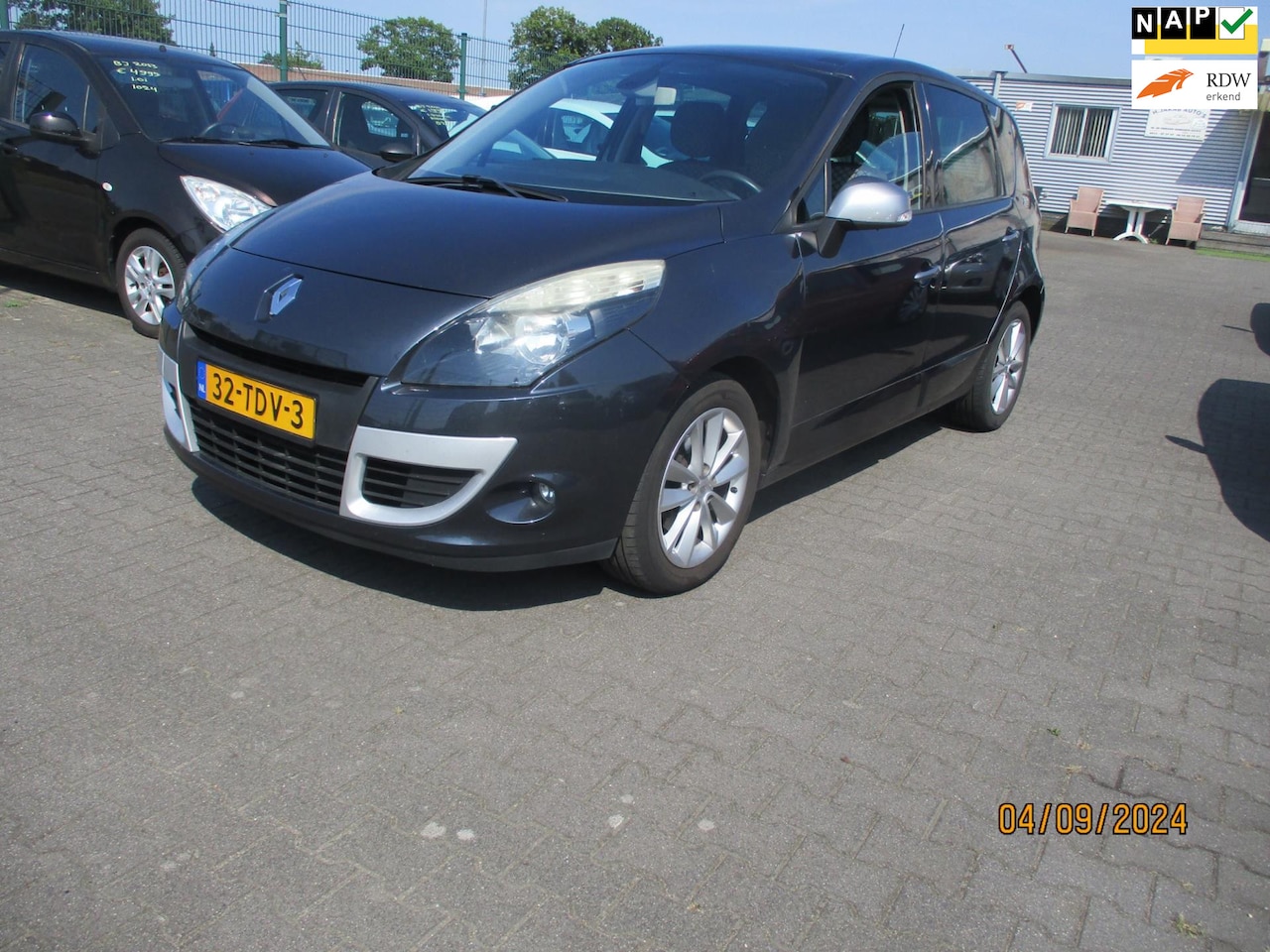 Renault Scénic - Renault Scénic 1.6 dCi Parisiènne -AIRCO-CRUIS CONTR.NAVIGATIE - AutoWereld.nl