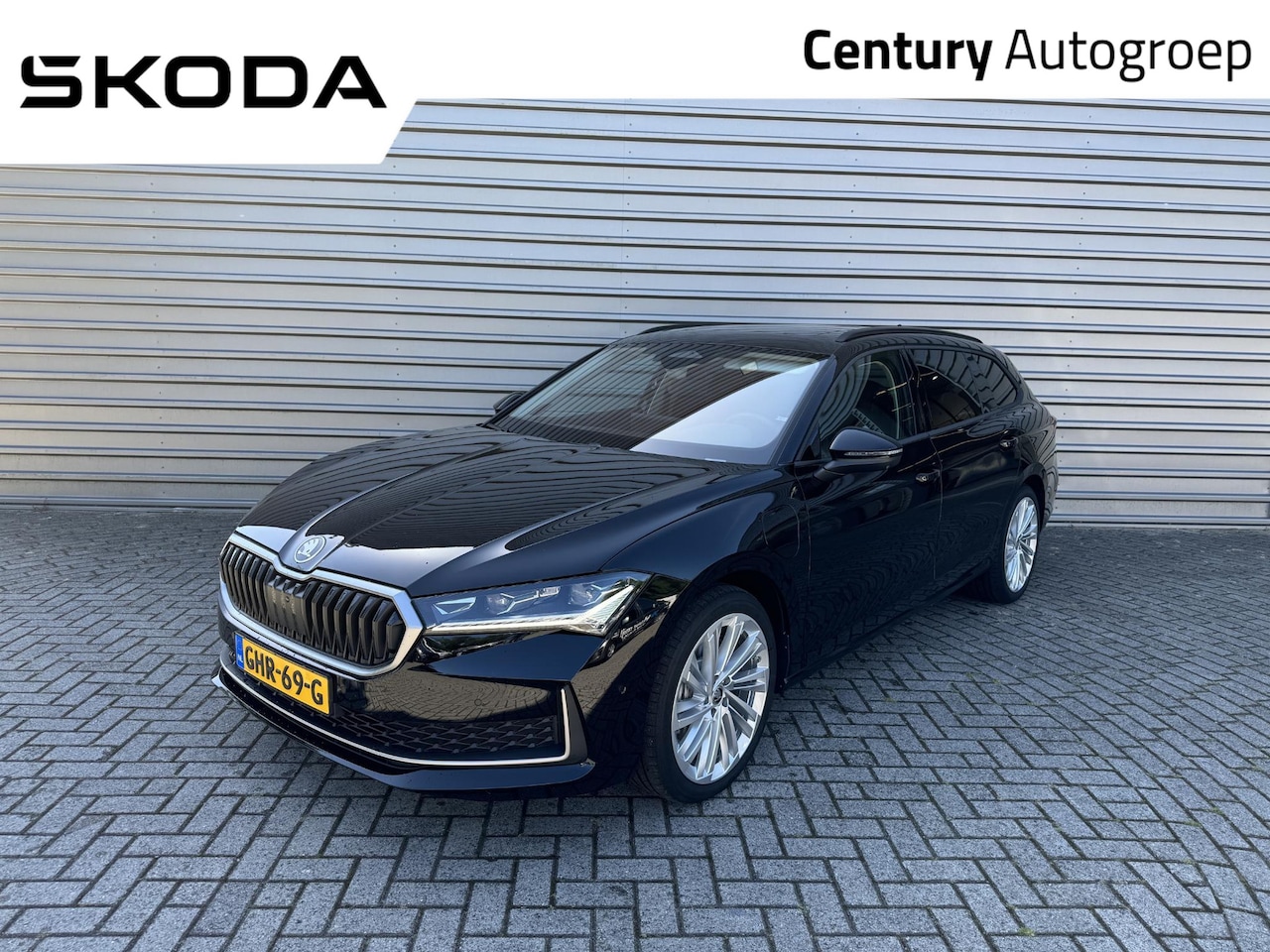 Skoda Superb Combi - 1.5 TSI iV First Edition + Panoramadak + Matrix led + 19 inch + stoelverwarming/ventilatie - AutoWereld.nl