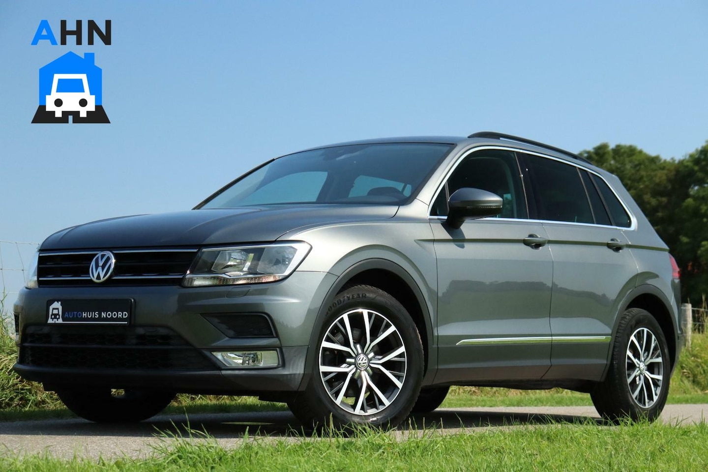 Volkswagen Tiguan - 1.4 TSI / Stoelverwarming / Navi / ACC / Trekhaak / PDC / Lane Assist / 17" - AutoWereld.nl