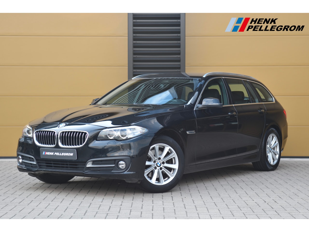 BMW 5-serie Touring - 520i High Executive * Leder * PDC * HIFI * Stoelverwarming * 17 Inch * - AutoWereld.nl