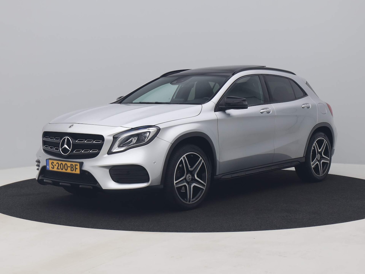 Mercedes-Benz GLA-Klasse - 180 Automaat Business Solution AMG | PANO | MEMORY | CAMERA | STOELVERW. - AutoWereld.nl