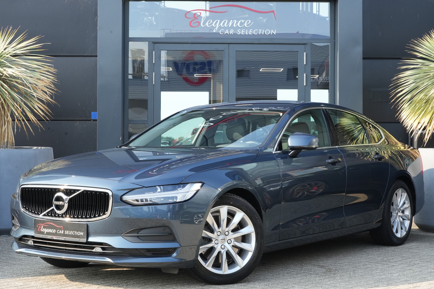 Volvo S90 - 2.0 T5 R-Design 251pk Navigatie/Stoelverwarming/Camera - AutoWereld.nl