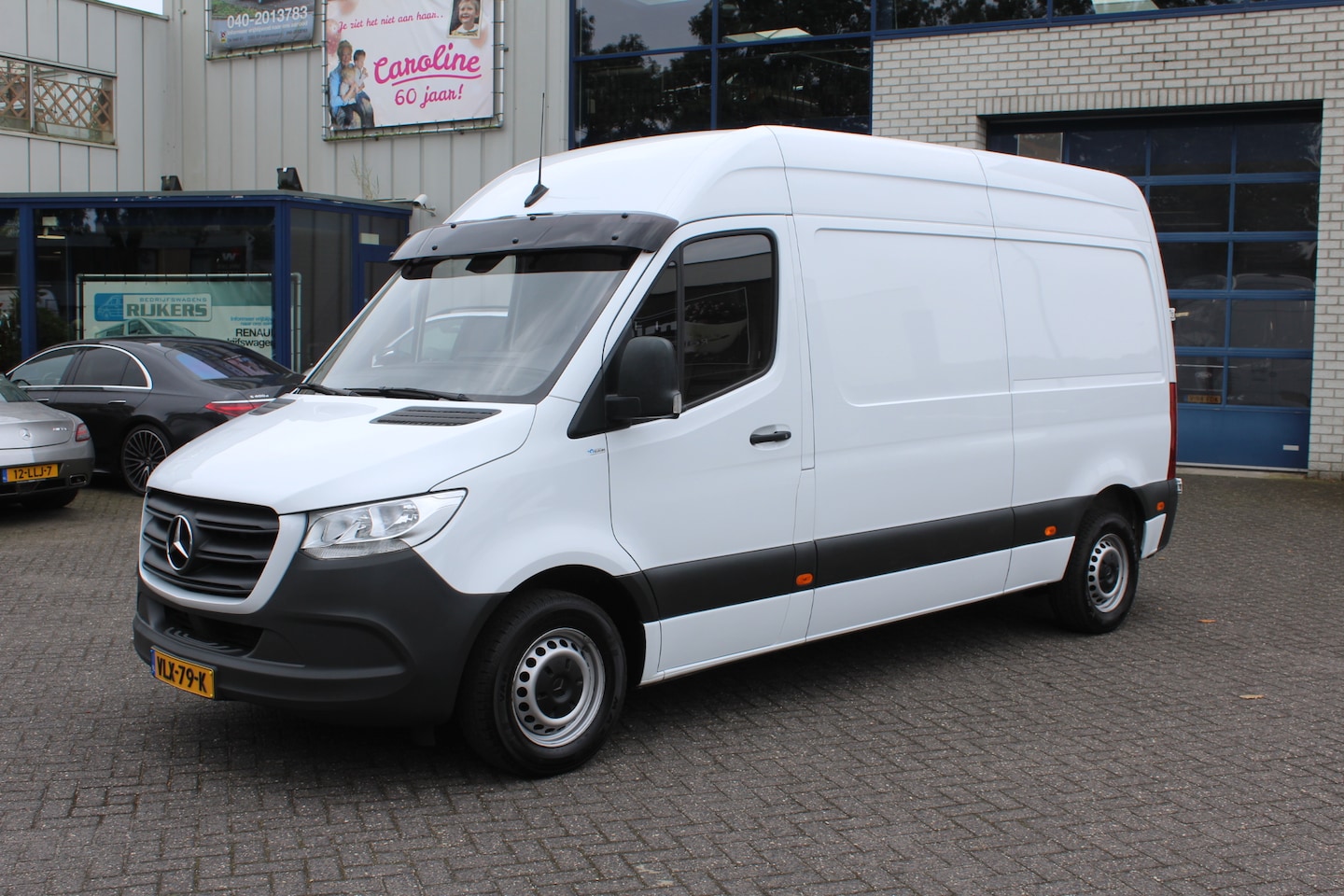 Mercedes-Benz Sprinter - 314 CDI L2H2 FWD MBUX met camera en Apple Carplay / Android Auto - AutoWereld.nl