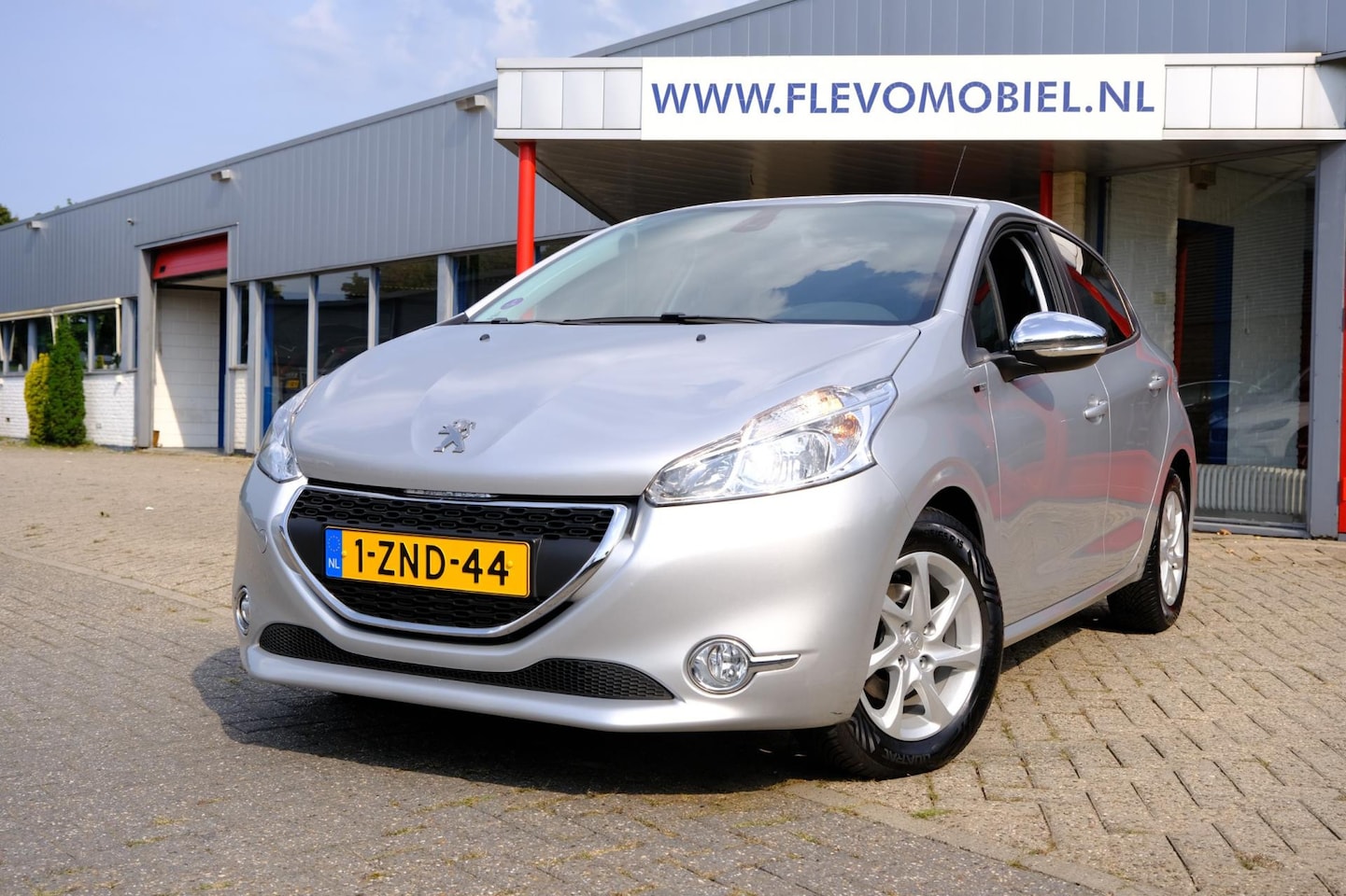 Peugeot 208 - 1.2 PureTech Style Pack Aut. 5-drs LMV|Clima|Navi|1e eig. - AutoWereld.nl