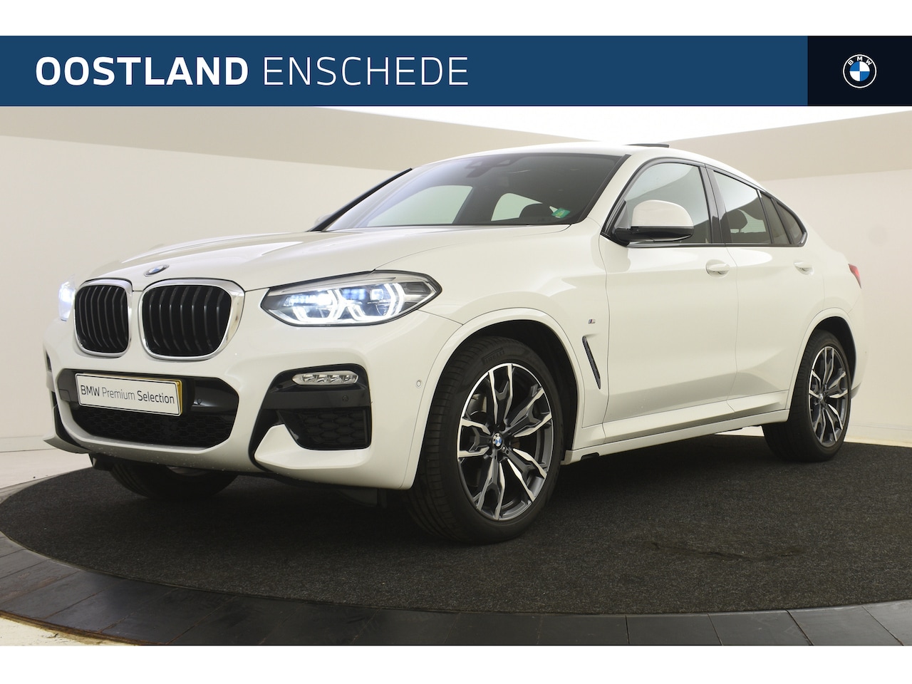 BMW X4 - xDrive20i High Executive M Sport Automaat / Panoramadak / Sportstoelen / Stoelverwarming / - AutoWereld.nl