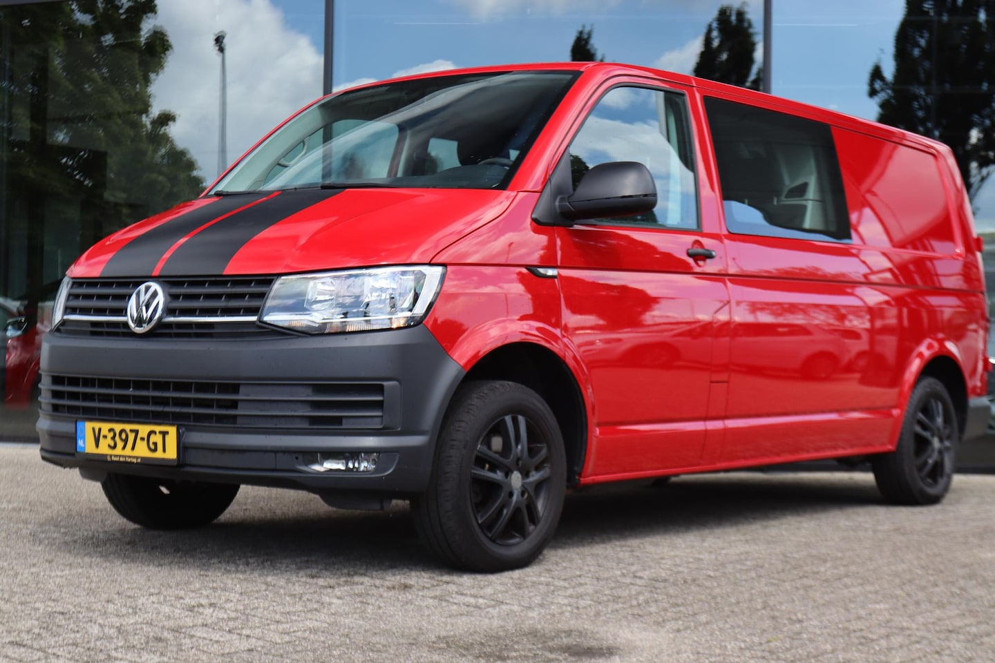 Volkswagen Transporter - 2.0 TDI 150 PK L2H1 DUBBEL CABINE | NAVI | 2500 KG TREKHAAK | LMV | BLUETOOTH | CRUISE - AutoWereld.nl