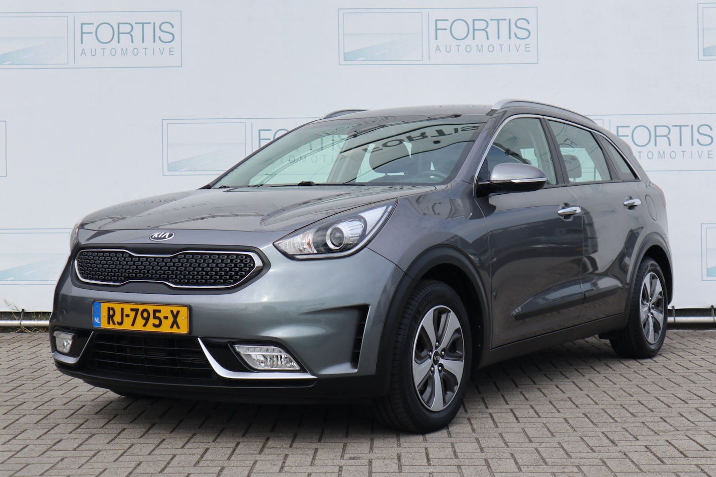 Kia Niro - 1.6 GDi Hybrid DynamicLine NL AUTO | CARPLAY | HYBRID | HALF LEDER | - AutoWereld.nl