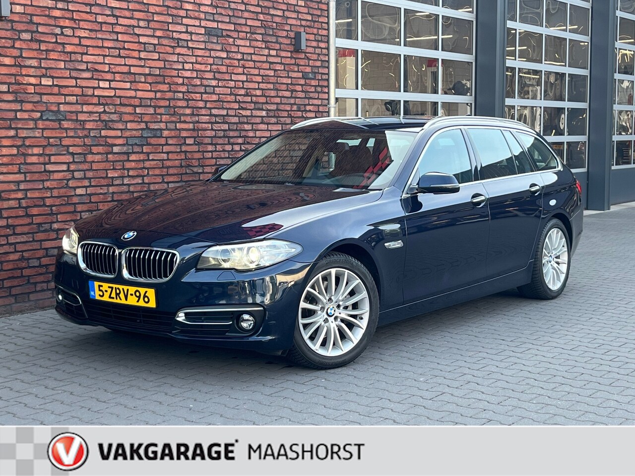 BMW 5-serie Touring - 520i Executive ParkeerSensoren/LED/Clima/Airco/Cruise/Trekhaak/Bluetooth - AutoWereld.nl