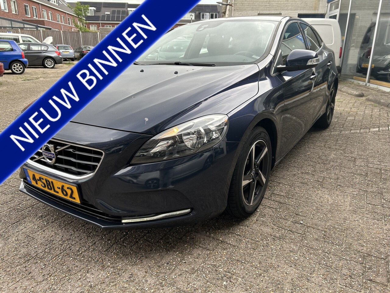 Volvo V40 - 1.6 D2 Kinetic navigatie airco/ecc keurige auto! - AutoWereld.nl