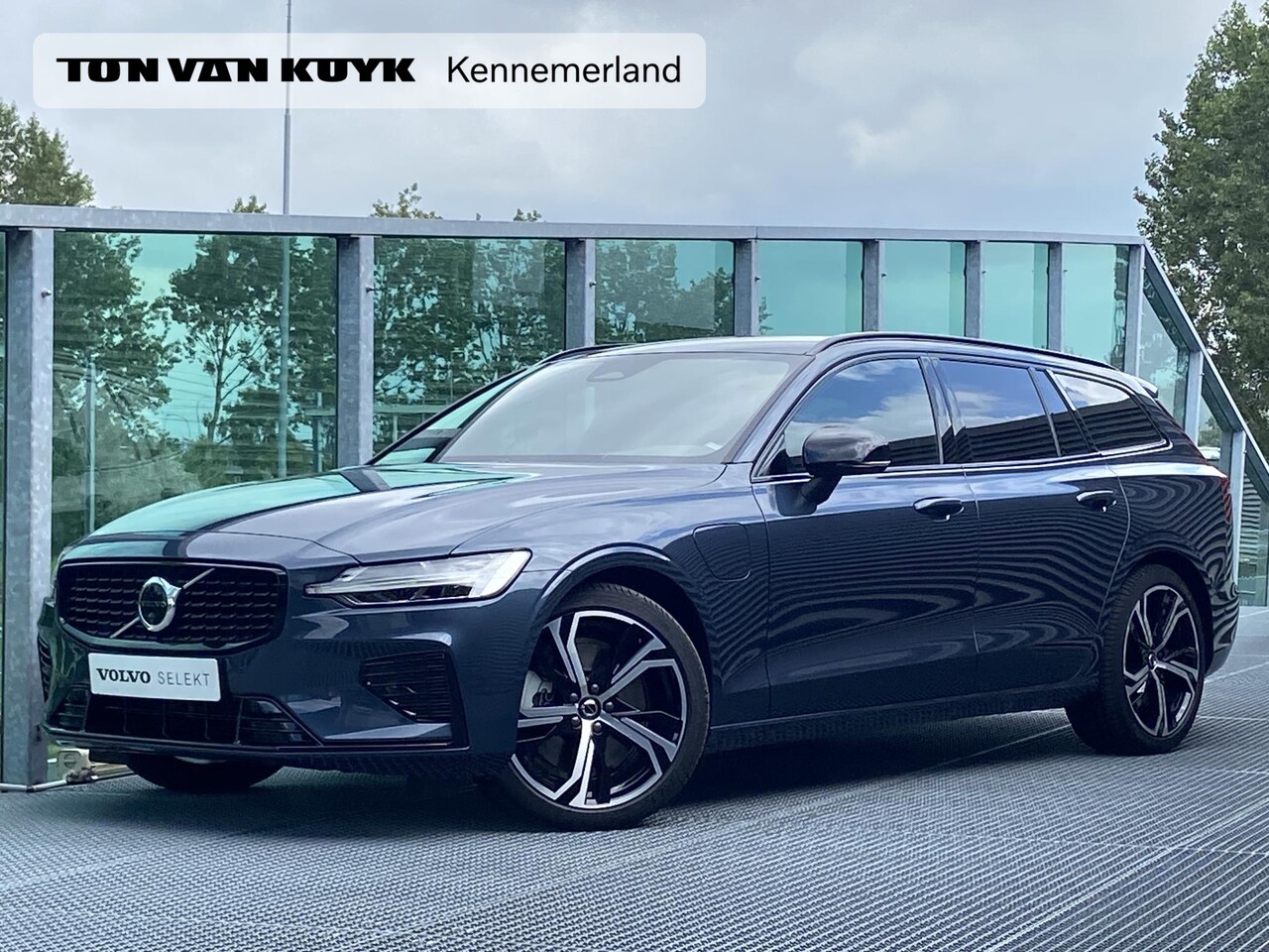 Volvo V60 - 2.0 T6 Recharge AWD Plus Dark Hybrid, Automaat, R-design, Driver assist, BLIS, Sportstoele - AutoWereld.nl