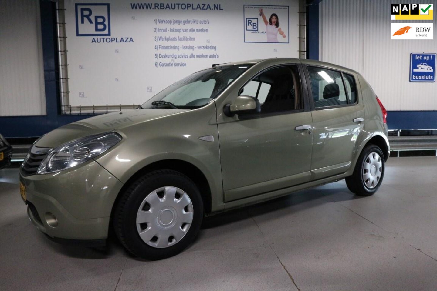 Dacia Sandero - 1.6 Lauréate / ARICO / KEURIGE AUTO ! ! ! - AutoWereld.nl