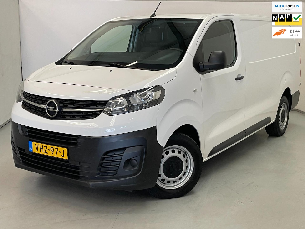 Opel Vivaro - 2.0 CDTI L2H1 / Aut / Trekhaak / Bluetooth / Excl. BTW - AutoWereld.nl