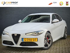 Alfa Romeo Giulia - 2.2 / 230 PK / BTW AUTO / TREKHAAK /LEDER / XENON /