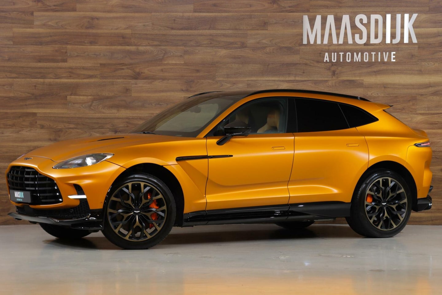 Aston Martin DBX - 4.0 V8 707|Satin Golden|NAP|Carbon|Trekhaak| - AutoWereld.nl