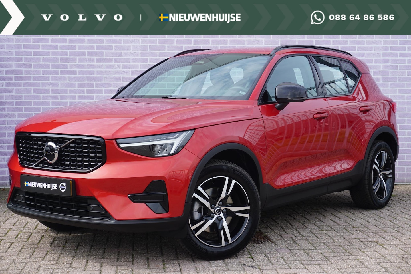 Volvo XC40 - 2.0 B4 Plus Dark | 18" licht metalen velgen | bestuurders stoel met memory stand. parkeers - AutoWereld.nl