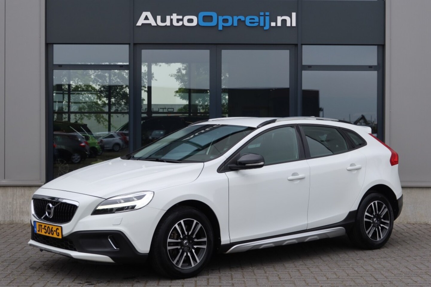 Volvo V40 Cross Country - Cross Country 2.0 T3 Nordic+ 152pk Clima, NAVI, Cruise, PDC, Tre - AutoWereld.nl