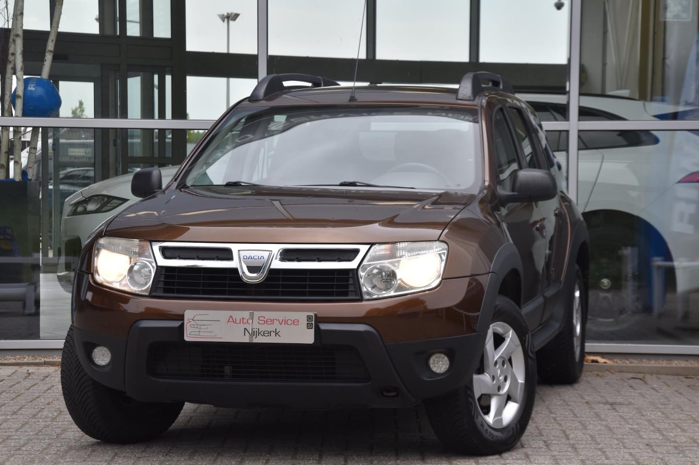 Dacia Duster - 1.6 Lauréate 2wd LPG-G3 Airco Pdc Trekhaak - AutoWereld.nl