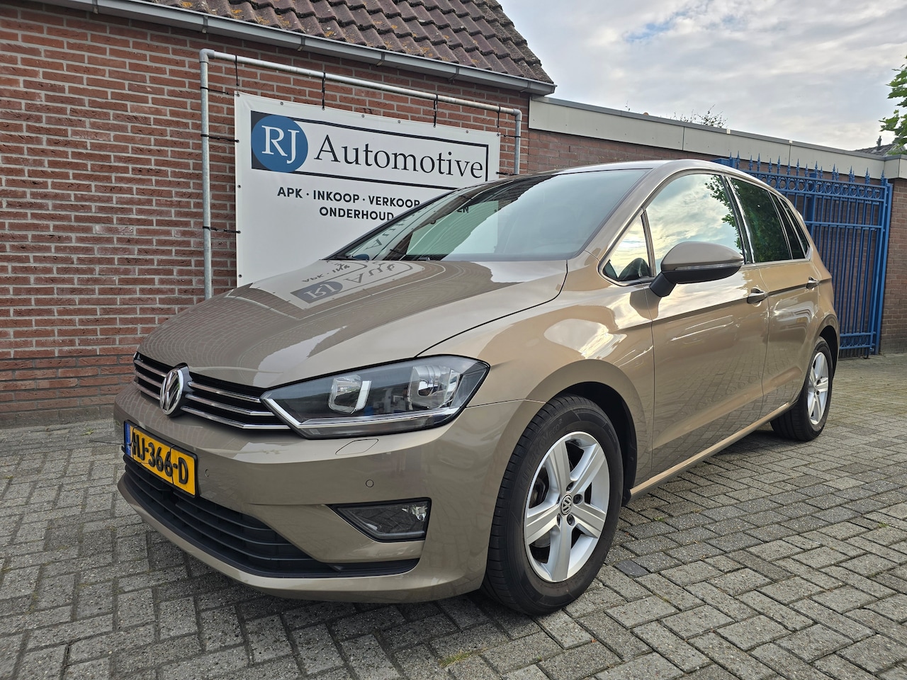 Volkswagen Golf Sportsvan - 1.4 TSI Highline NIEUWE APK/CLIMA/NAVI - AutoWereld.nl