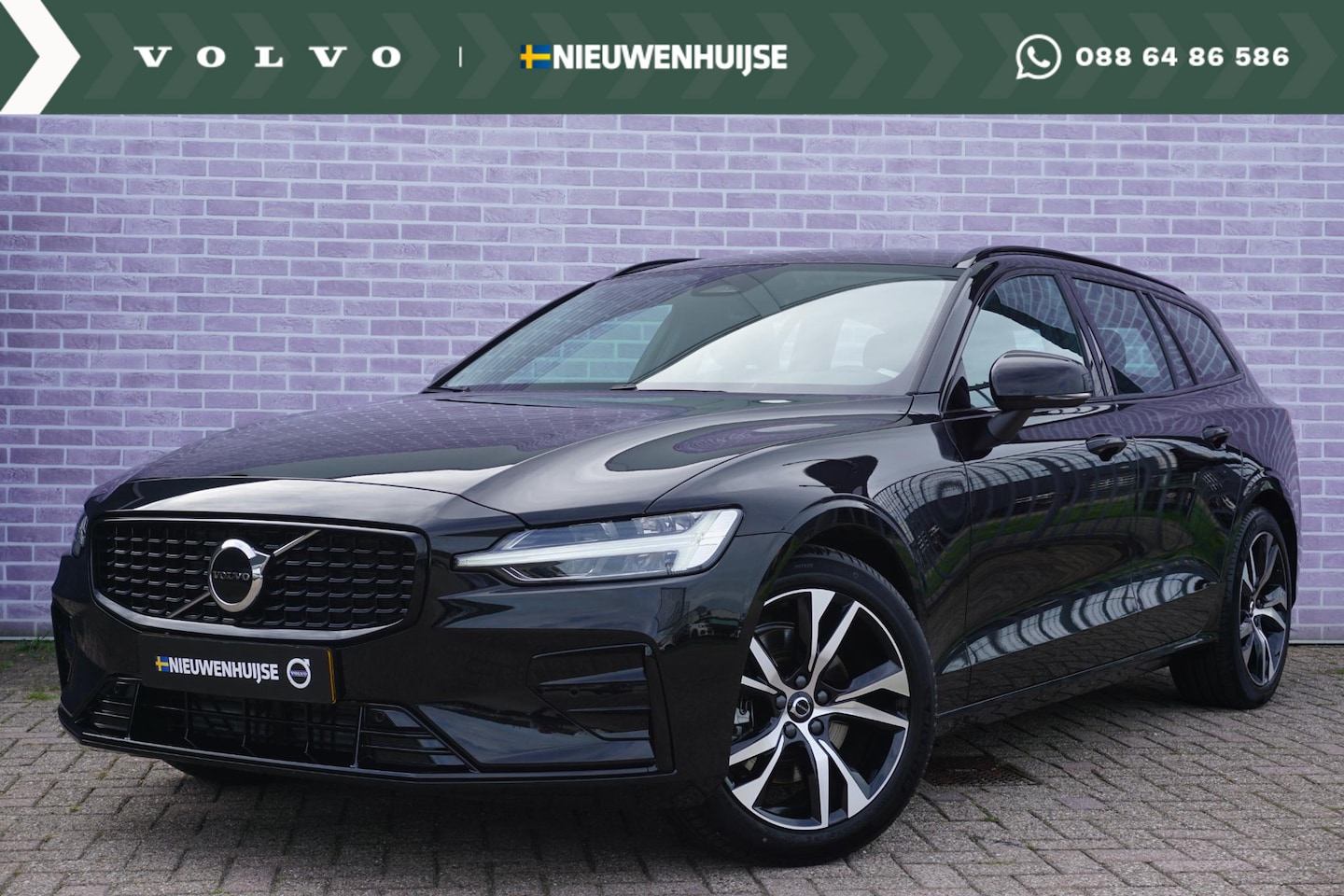 Volvo V60 - 2.0 B4 Plus Dark | 18" licht metalen velgen | bestuurders stoel met memory stand. parkeers - AutoWereld.nl