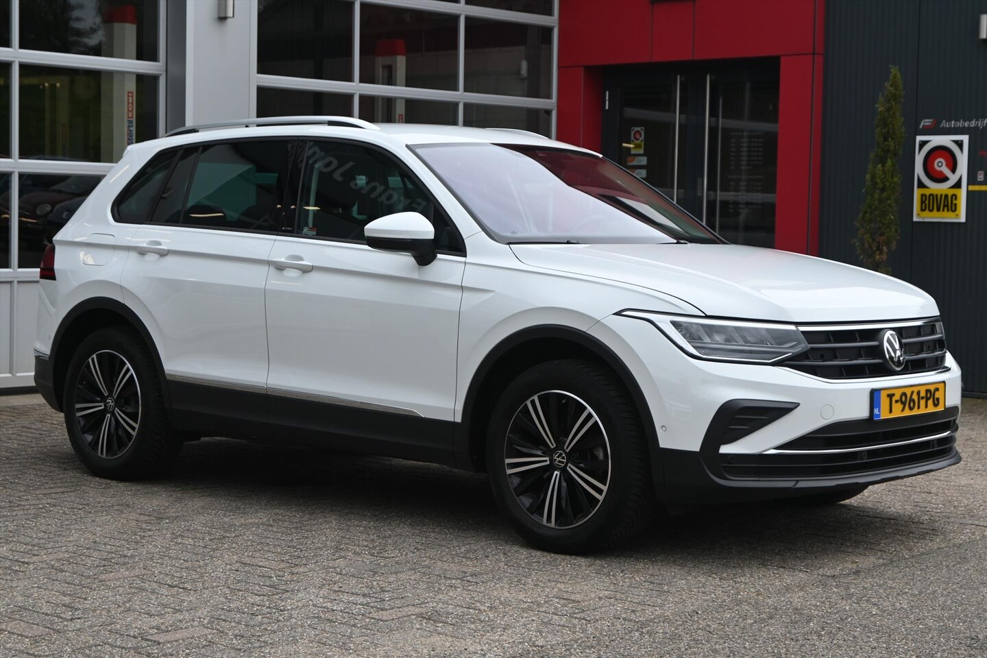 Volkswagen Tiguan - 1.5 TSI 131pk Active | Apple CarPlay | Navi | Camera | Stoelvermaring - AutoWereld.nl