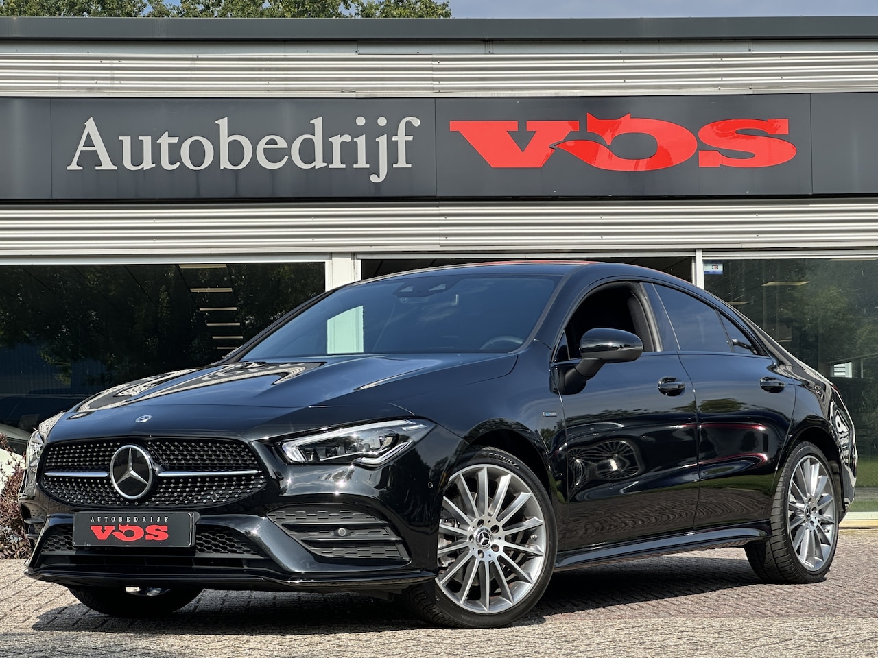 Mercedes-Benz CLA-Klasse - 250 e AMG-Line | Distronic+ | Camera | Sfeerverlichting - AutoWereld.nl