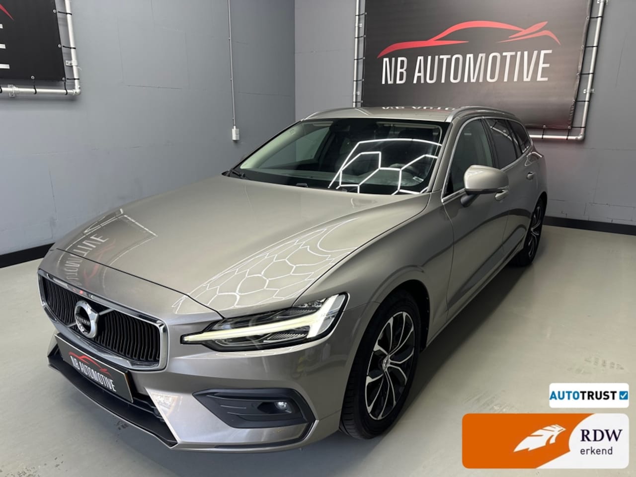 Volvo V60 - 2.0 D3 Momentum Aut 2018 - AutoWereld.nl