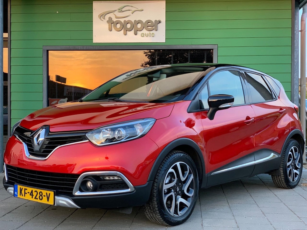 Renault Captur - 1.2 TCe Helly Hansen / Automaat / Navi / Trekhaak / - AutoWereld.nl