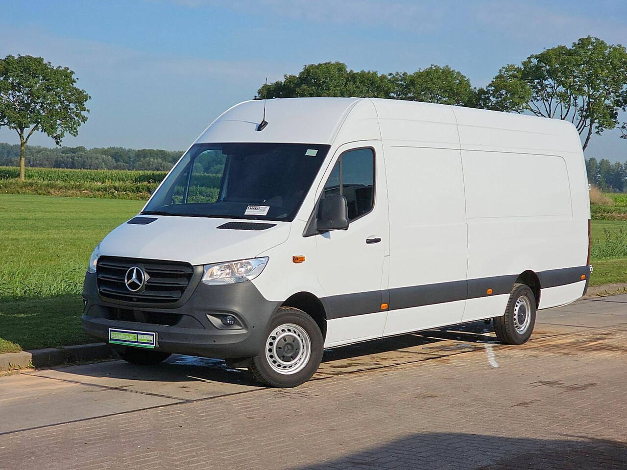 Mercedes-Benz Sprinter - 317 1.9 CDI L4H2 RWD Airco Mbux 170Pk Euro6! - AutoWereld.nl