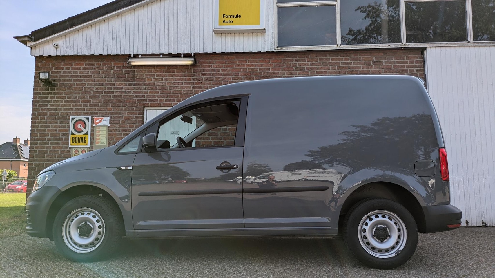 Volkswagen Caddy - 2.0 TDI L1H1 - automaat- airco - AutoWereld.nl