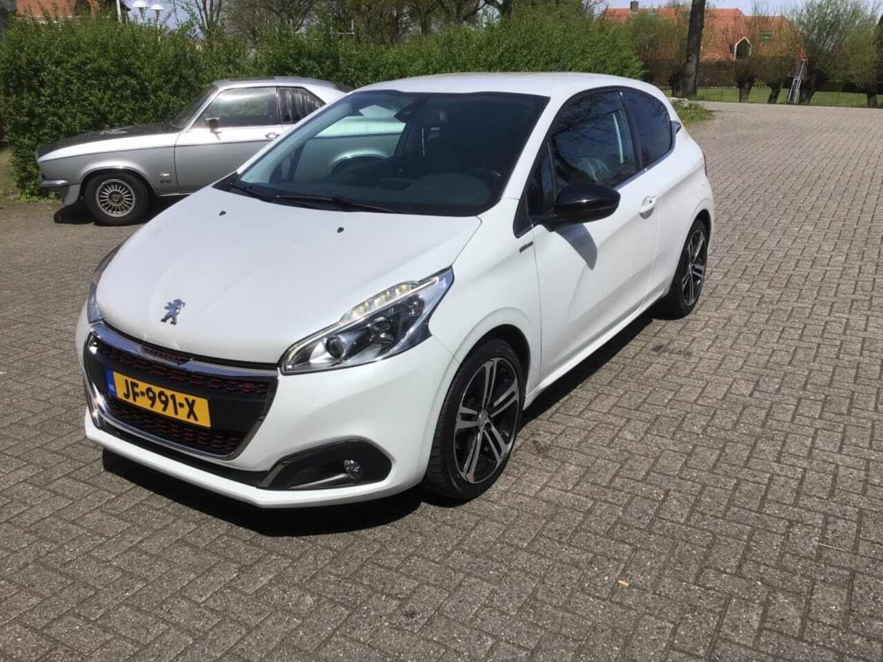 Peugeot 208 - 1.2 PureTech GT-Line 1.2 PURETECH GT-LINE - AutoWereld.nl